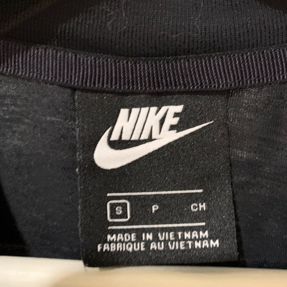 nike crop top - Picture 3 of 3